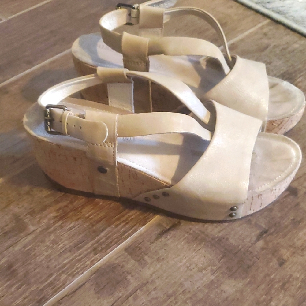 Bussola Women's Tan Platform Sandals EU 40 (Size 8.5)
